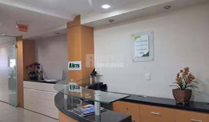 Grande oportunidade de sala bem ampla no centro.