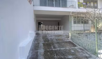 Excelente casa comercial para locação no bairro Capoeiras!