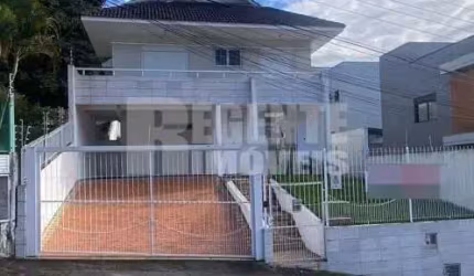 Ótima casa com 4 dormitórios no bairro Córrego Grande!