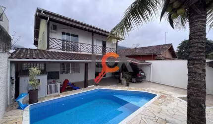 Sobrado com 4 dormitórios à venda, 176 m² por R$ 900.000,00 - Cidade Jardim - Caraguatatuba/SP