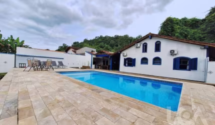 Casa com 4 dormitórios à venda, 300 m² por R$ 1.300.000,00 - Massaguaçu - Caraguatatuba/SP