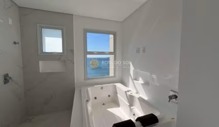 Belíssimo apartamento com 4 suítes e 3 vagas na Meia Praia