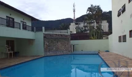 APARTAMENTO COM 2 DORMITÓRIOS NO SACO DA RIBEIRA.