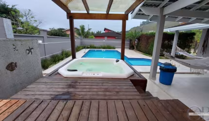 CASA DE ALTO PADRÃO COM 3 DORMITÓRIOS DENTRO DE CONDOMINIO.