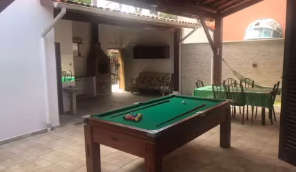 SOBRADO COM 4 DORMITÓRIOS NA BARRA DA LAGOA.
