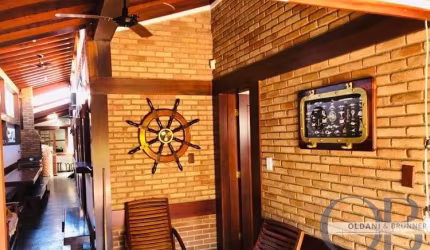 CASA COM 5 DORMITÓRIOS 50 METROS DA PRAIA PEREQUE-AÇÚ.