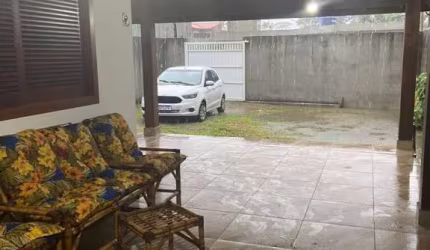 CASA EM MARANDUBA COM 300M² DE TERRENO.