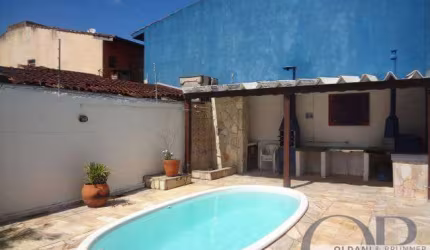 CASA COM 7 DORMITÓRIOS NA PRAIA GRANDE.