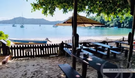RESTAURANTE E CHALÉS EXCLUSIVOS PÉ NA AREIA NA PRAIA DO FLAMENGO PÉ NA AREIA.