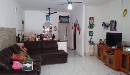 CASA COM 3 DORMITÓRIOS MAIS EDÍCULA NO CENTRO.