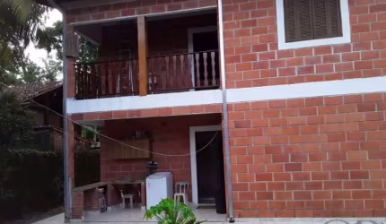 SOBRADO COM 4 DORMITÓRIOS E EDÍCULA NA RESSACA.