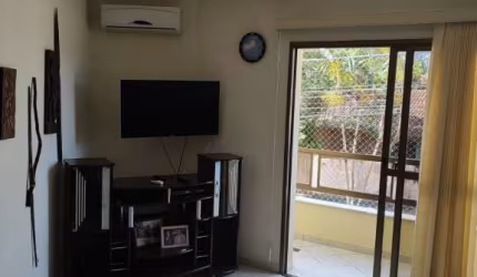 APARTAMENTO MOBILIADO COM 2 DORMITÓRIOS NO PEREQUE-AÇÚ.