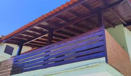 SOBRADO COM 6 DORMITÓRIOS NA PRAIA GRANDE.