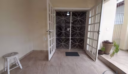 CASA TÉRREA MOBILIADA COM 2 DORMITÓRIOS NO ITAGUÁ.