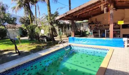 CASA COM 2 DORMITÓRIOS NO JARDIM CAROLINA.