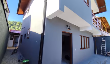SOBRADO COM 5 DORMITÓRIOS MAIS EDÍCULA NO PEREQUE-AÇÚ.