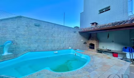 COBERTURA MOBILIADA COM 3 DORMITÓRIOS E PISCINA PRIVATIVA NA PRAIA GRANDE.