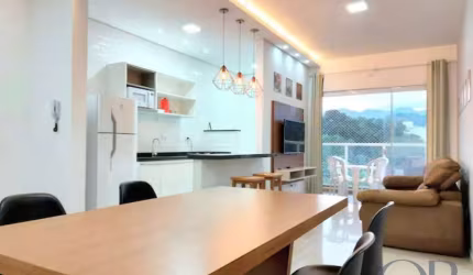 APARTAMENTO MOBILIADO COM 2 DORMITÓRIOS NO CENTRO