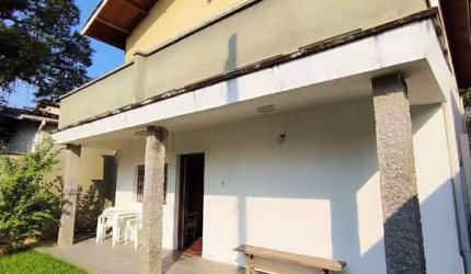 SOBRADO COM 4 DORMITÓRIOS NA BARRA DA LAGOA