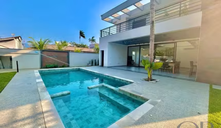 SOBRADO MOBILIADO COM 4 DORMITÓRIOS DENTRO DE CONDOMINIO.