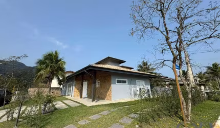 EXCELENTE CASA COM 5 DORMITÓRIOS DENTRO DE CONDOMINIO FECHADO.