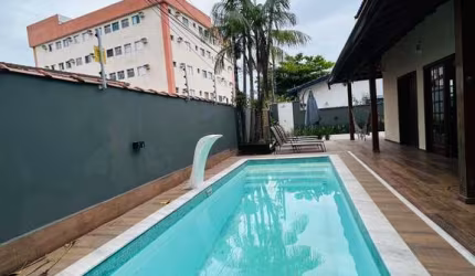 CASA TÉRREA COM 5 DORMITÓRIOS NO TENÓRIO