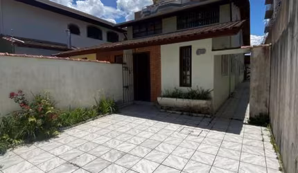 SOBRADO COM 3 DORMITÓRIOS NO ITAGUÁ