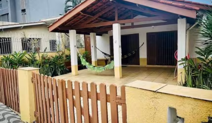 CASA TÉRREA COM 3 DORMITÓRIOS APENAS 70 METROS DA ORLA DO ITAGUÁ.