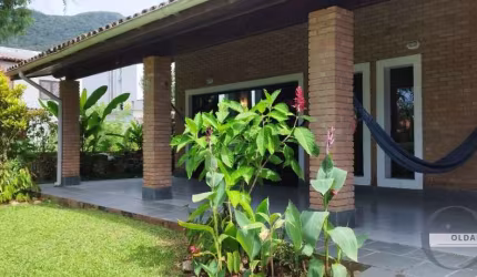 SOBRADO MOBILIADO COM 4 DORMITÓRIOS DENTRO DE CONDOMINIO FECHADO.