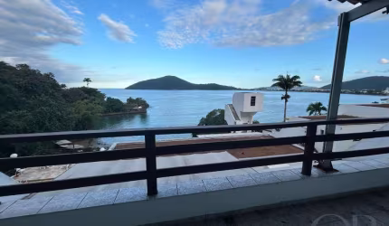 APARTAMENTO MOBILIADO COM 2 DORMITÓRIOS VISTA MAR NO CENTRO.