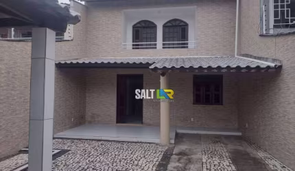 Casa com 3 dormitórios à venda, 140 m² por R$ 450.000,00 - Cajazeiras - Fortaleza/CE