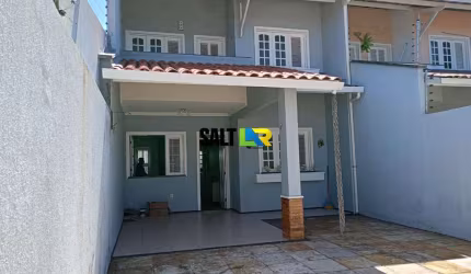 Casa com 4 dormitórios à venda, 139 m² por R$ 630.000,00 - Maraponga - Fortaleza