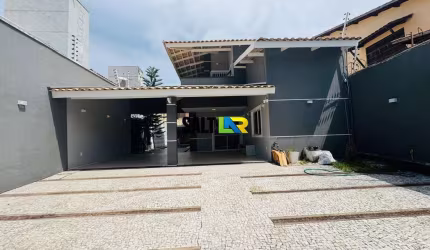 Casa com 4 dormitórios à venda, 236 m² por R$ 1.300.000,00 - Edson Queiroz - For