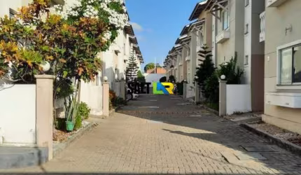 Casa com 3 dormitórios à venda, 70 m² por R$ 399.000 - Itaperi - Fortaleza/CE