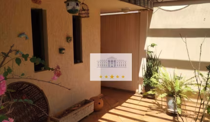 Sobrado com localização maravilhosa!
