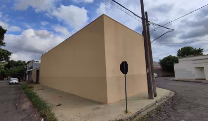 Barracão muito bem conservado, com localização privilegiada, próximo a rodovia Marechal Rondon!