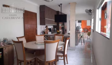Casa á venda de 4 Quartos com 2 Suítes e Área Gourmet.