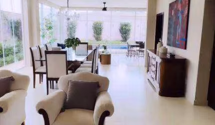 Luxuosa Casa em condomínio fechado: 4 suítes, aquecedor solar e energia fotovoltaica