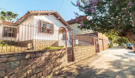 TERRENO COM CONSTRUÇÃO COM GRANDE POTENCIAL!