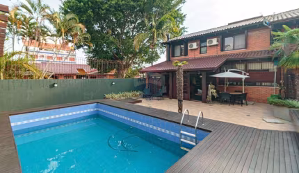 Ótima  residência de 3 dormitórios com piscina!