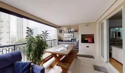 Apartamento a venda na Barra Funda, 160 metros, 3 dormitórios, 1 suíte com 2 vagas.