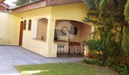Sobrado residencial, de padrão, Alto de Pinheiros, 350m², 4 dormitórios 2 suítes, 6 vagas, quintal