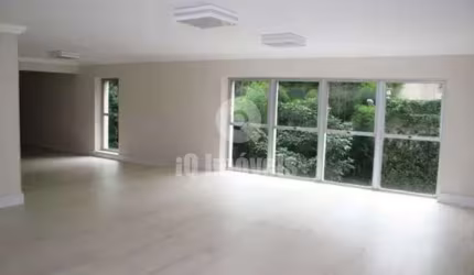 Apartamento na Consolação, 240m2, 4 dormitórios, 3 suítes com 1 vaga de garagem.