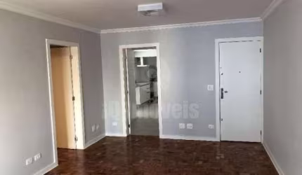 Apartamento reformado e vago.