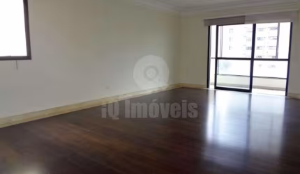 Amplo Apartamento Moema