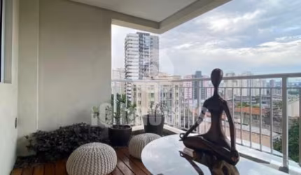 Apartamento a venda na Barra Funda, 81 metros, 1 suíte, 1 vaga.
