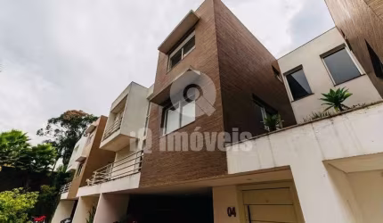 Casa de condomínio fechado com 4 suítes 5 vagas