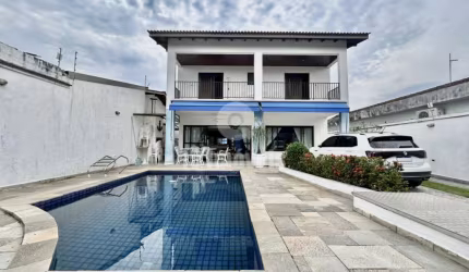 Casa a venda na praia da Enseada, Guarujá, 5 dormitórios 4 suítes 4 vagas na garagem