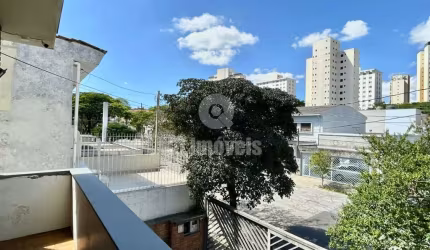 Campo Belo sobrado 192m² 4 dormitórios, 2 suítes, quintal com churrasqueira e fogão a lenha.