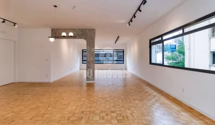 Apartamento a venda Jardins, 220 metros, 3 dormitórios, 1 suíte, 2 vagas.